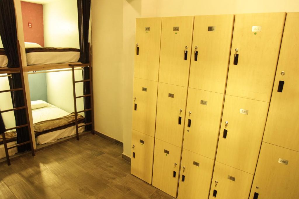 Номер (Односпальная кровать в общем номере для мужчин и женщин), Capsule Hostel