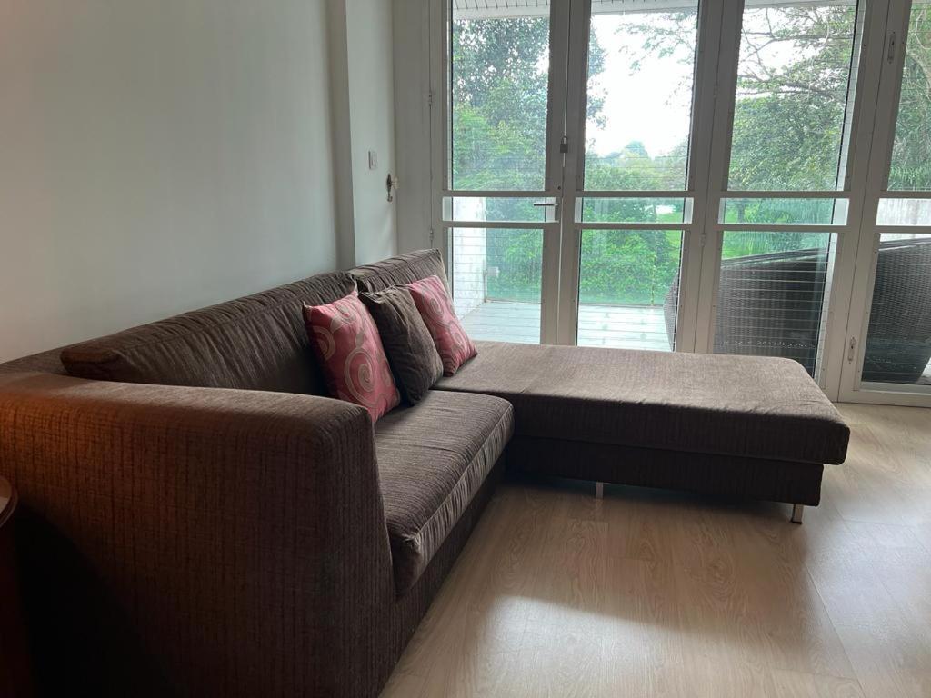 Spacious Garden Bungalow Escape photo 4