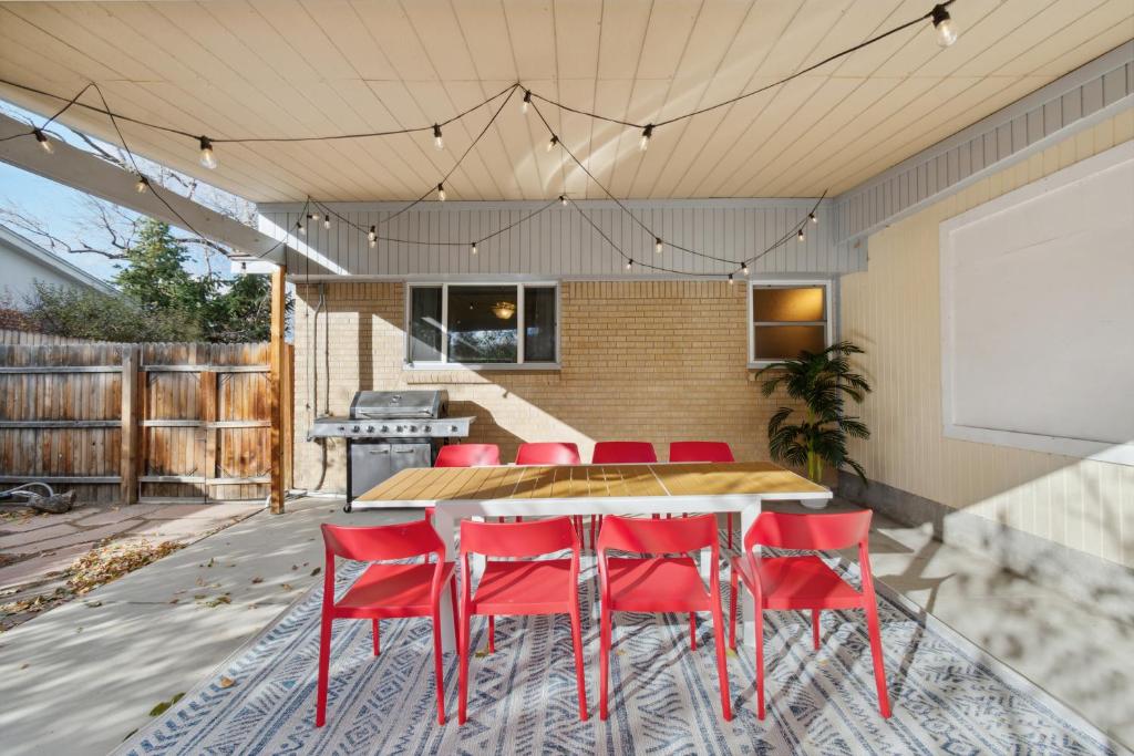 NEW • Modern • 4BR • Game Rm • Ping-Pong photo 3