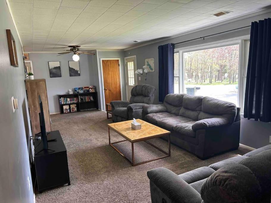 Barbee Chain Lake Access! 3 Bedroom Cozy Cottage photo 2