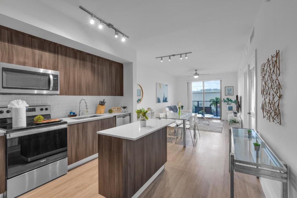 Modern 1 Bedroom In The Heart Of Downtown Doral image