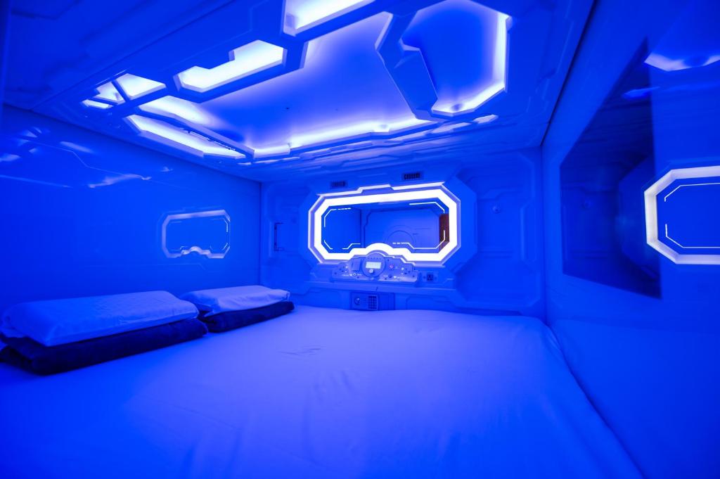 Space Q Capsule Hotel photo 2