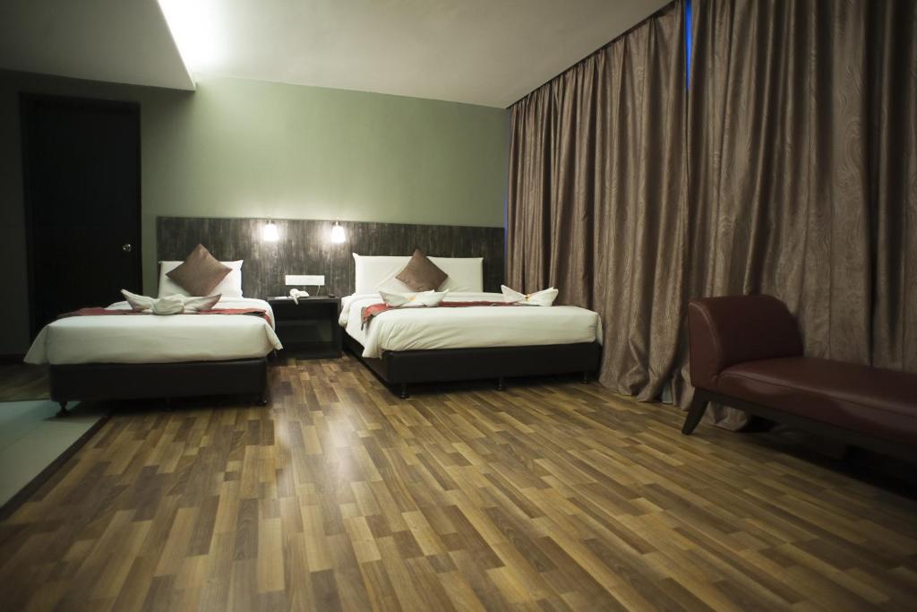 Трехместный (Трехместный номер с окном), K Hotel