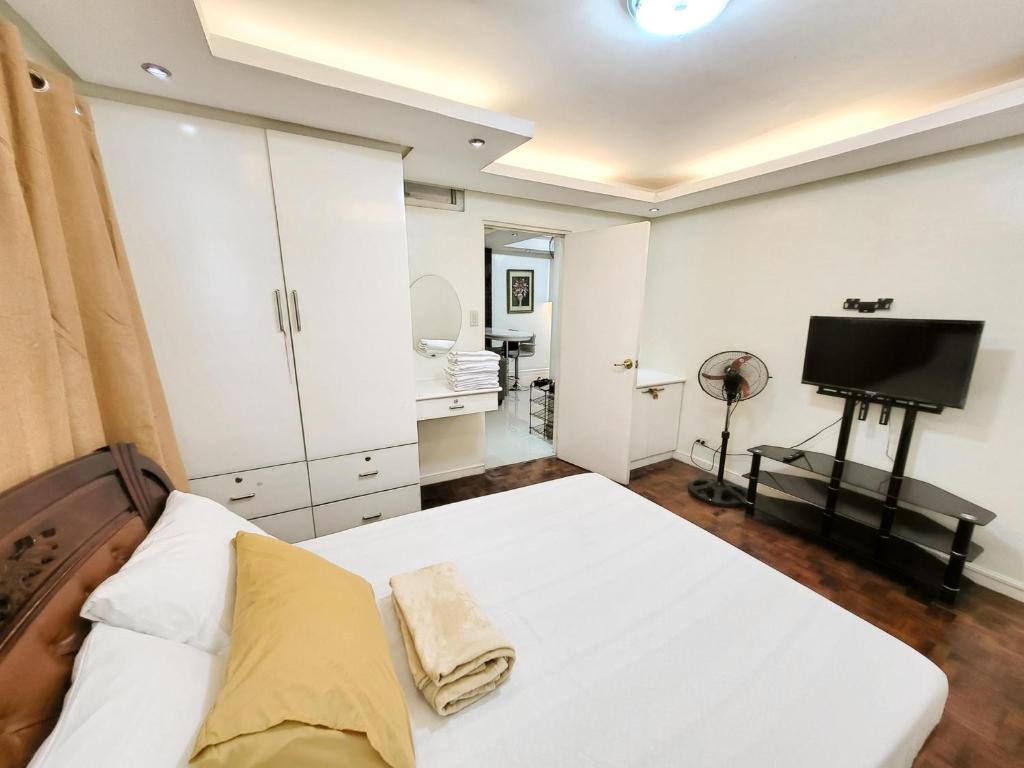 Golden Queen Suites photo 3