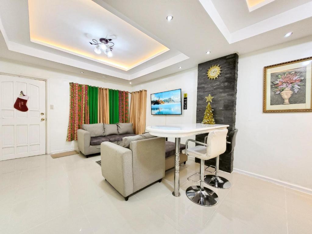 Golden Queen Suites photo 1
