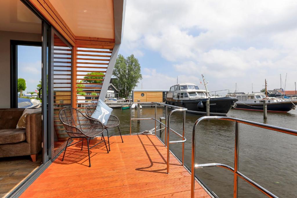 Luxe Houseboat Skoft photo 4