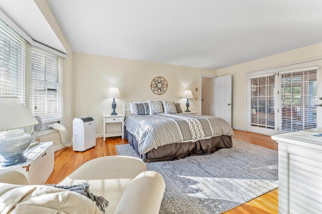 The Burkeshire Manor - Charming Family Home photo 1