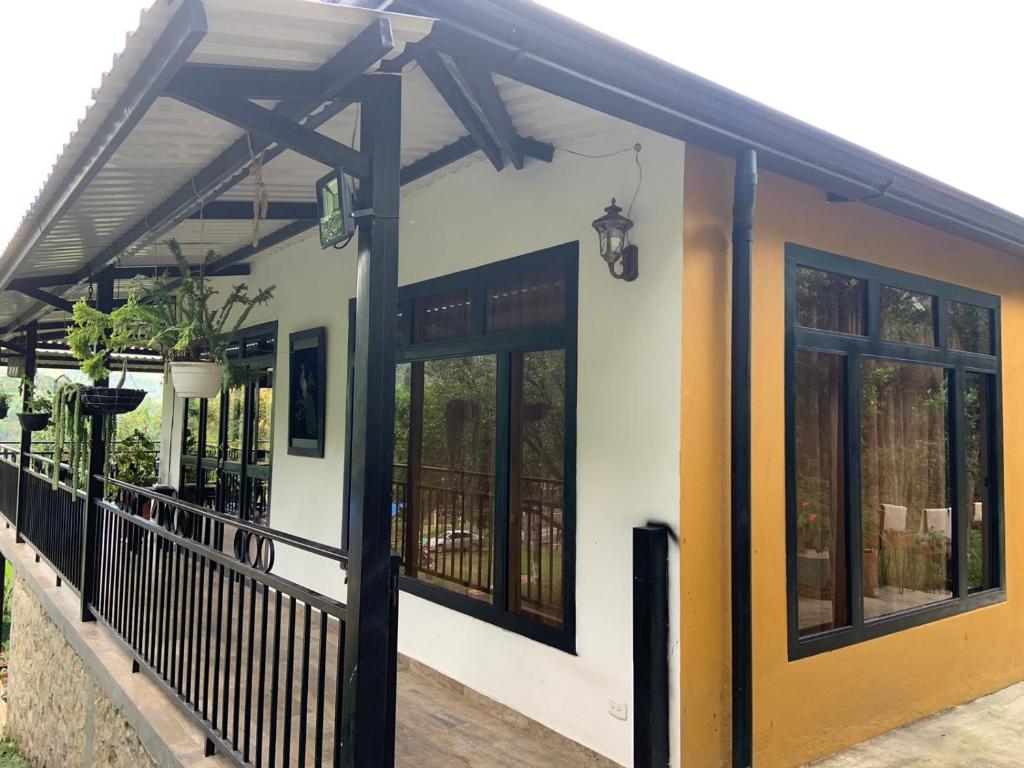 Casa vacacional - Vía Bogotá - La Mesa con WiFi - Pet Friendly