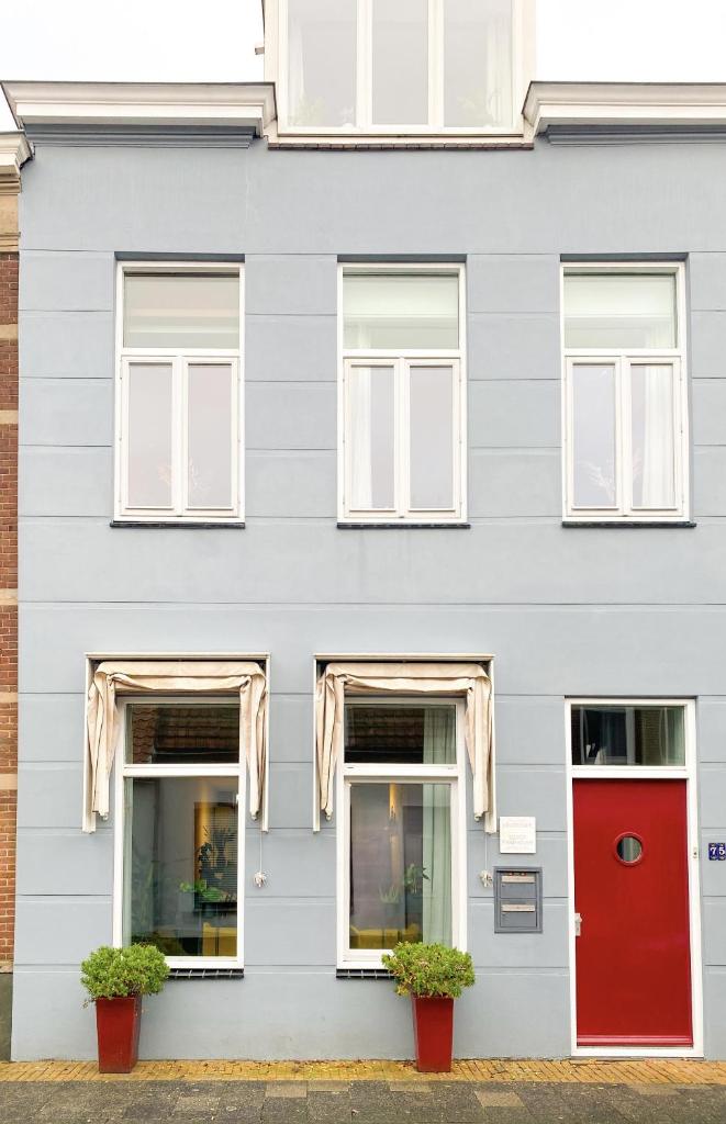Charming house in city centre Oud-Beijerland photo 1