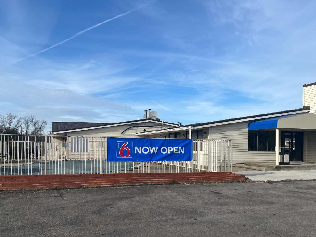 Motel 6 Cross Lanes, WV - Goff Mountain Rd image