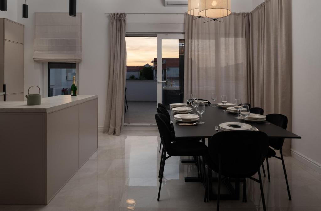 NEW ! Villa Bellissima 2 - heated pool and jacuzzi photo 2