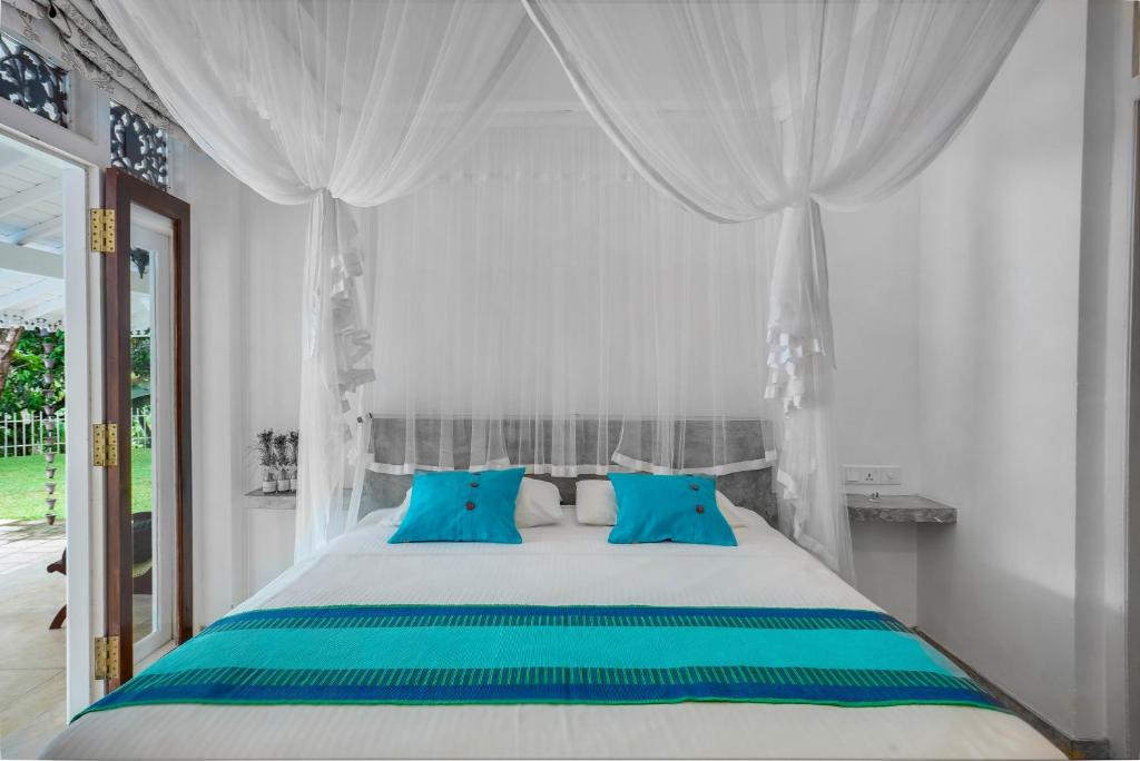 Tara Garden Sri Lanka - luxury colonial villa photo 4