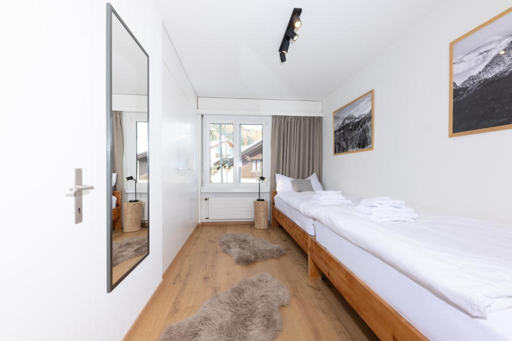Modern crossing apartment facing Piz Rosatsch photo 4