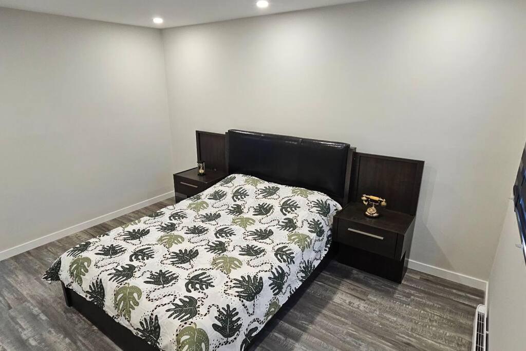 Spacious bright Apt,Parking and self check-in photo 4