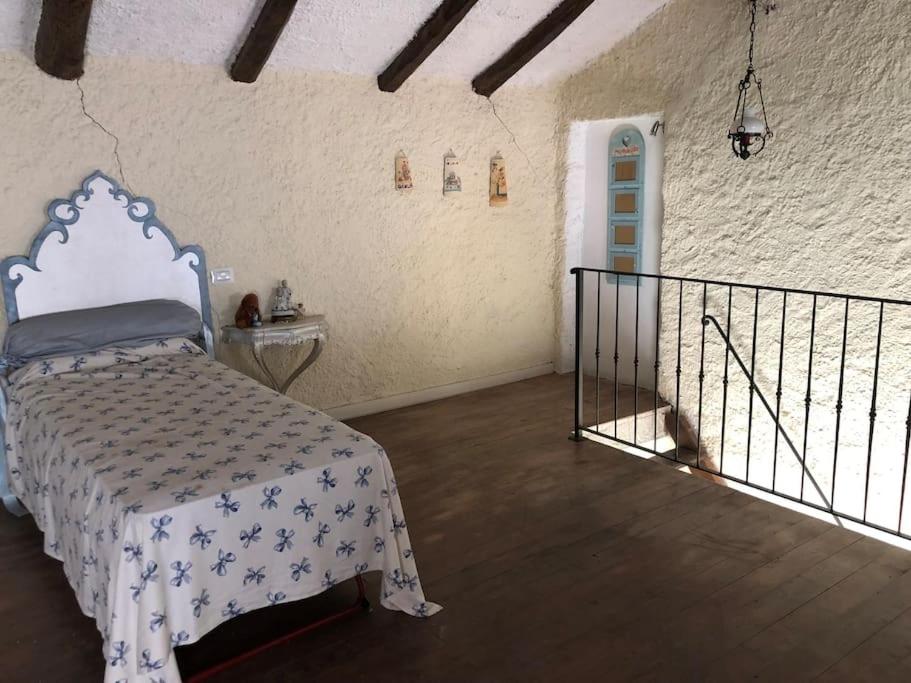 Suggestivo casale in collina photo 2