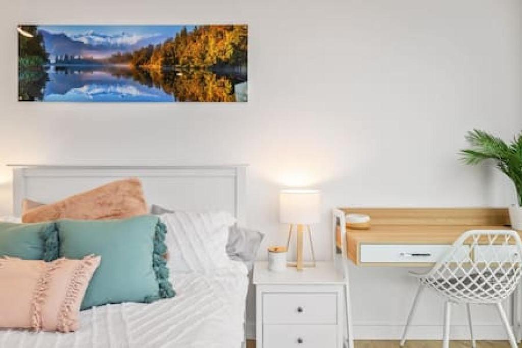 City Chic Living w Sunset Views 2BD1 Studio Apt - Tap to explore photos