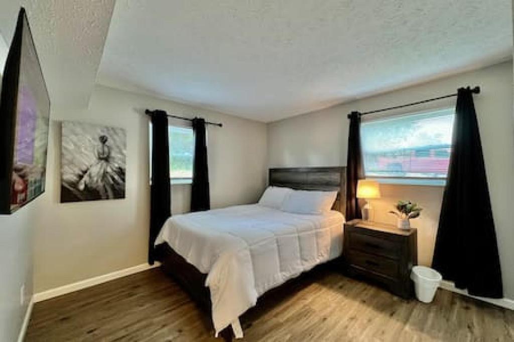 New remodeled 2 Bed apt Middletown Private Laundry photo 1