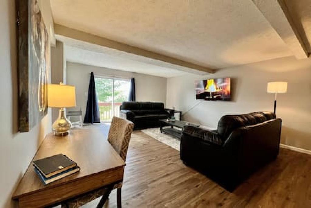 New remodeled 2 Bed apt Middletown Private Laundry photo 3