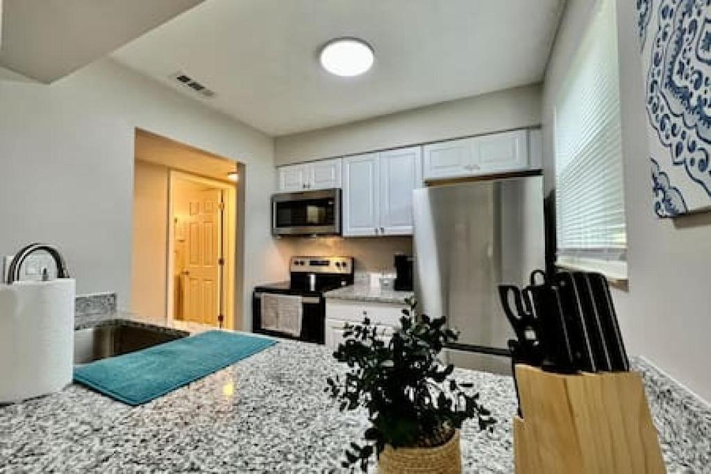 Cute Middletown, Ohio2 bed Apartment- Free laundry photo 2