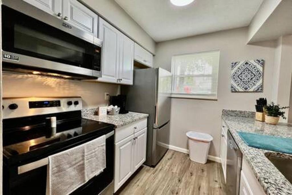 Great Value New Middletown Apartment Free Laundry photo 2