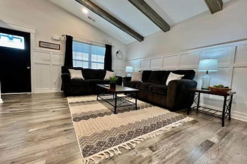 Amazing riverside New Construction home in Middletown photo 1
