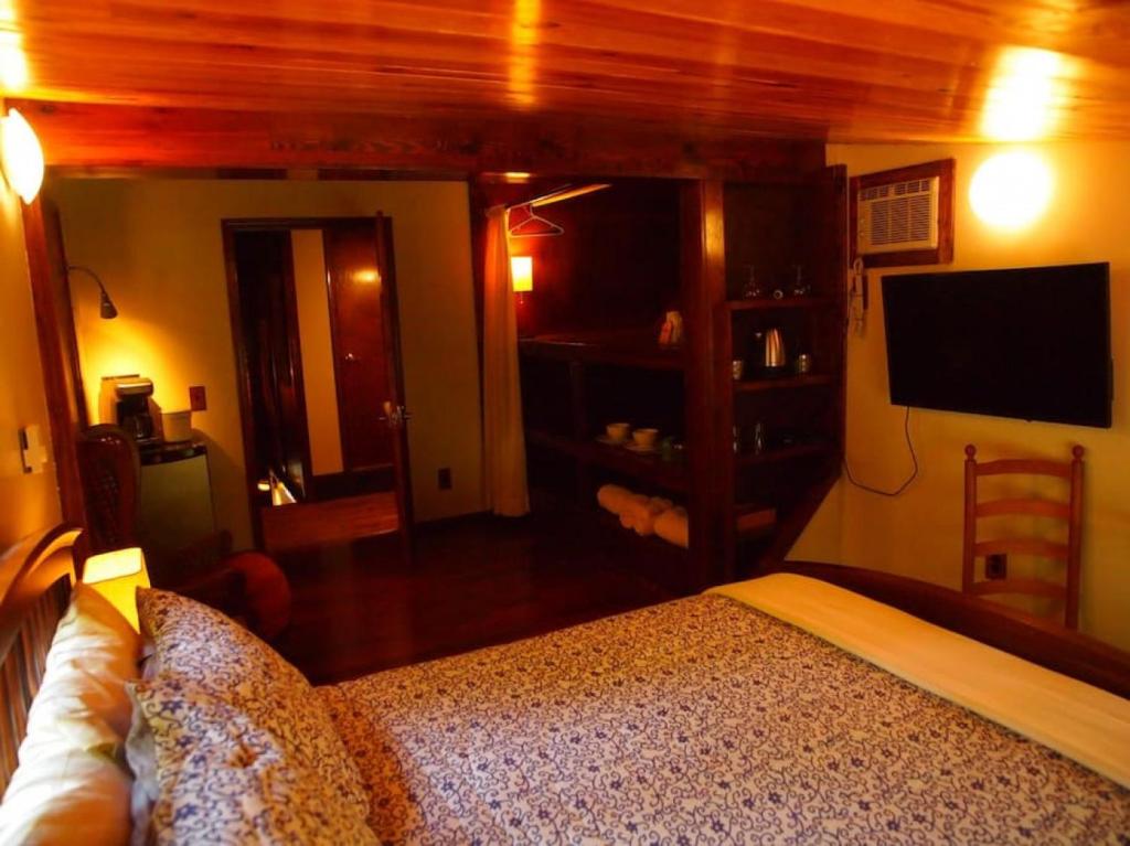Suite Pea at White Lotus Eco Spa Retreat image