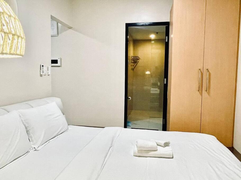 Thompson Suites - 2-beds near OKADA, Bayshore 2, Metro Manila