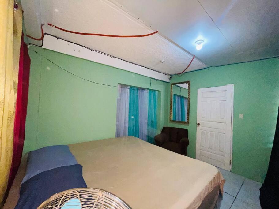 Agradable casa de 4 habitaciones 2 baños cómodos photo 2