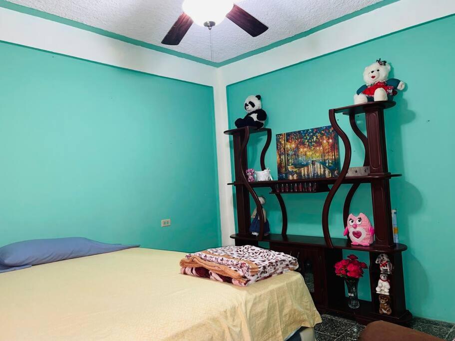 Agradable casa de 4 habitaciones 2 baños cómodos photo 3