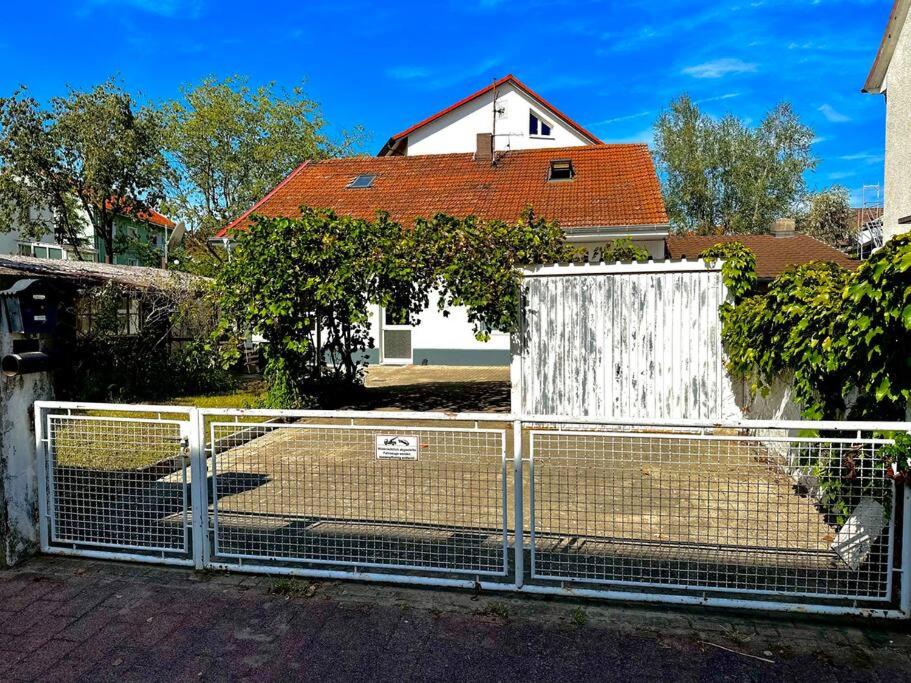 Bequemes und helles Einfamilienhaus mit Garten