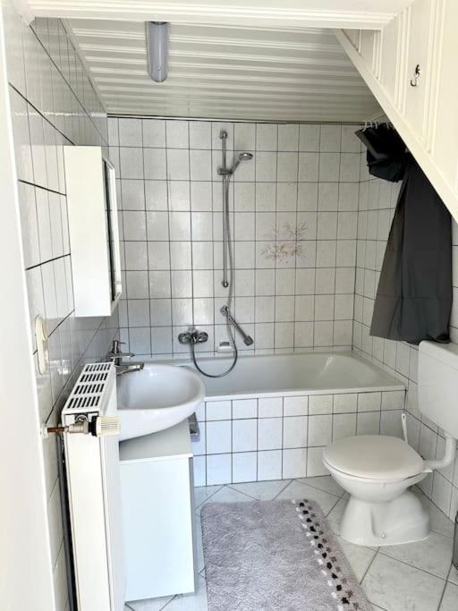 Bequemes und helles Einfamilienhaus mit Garten photo 2