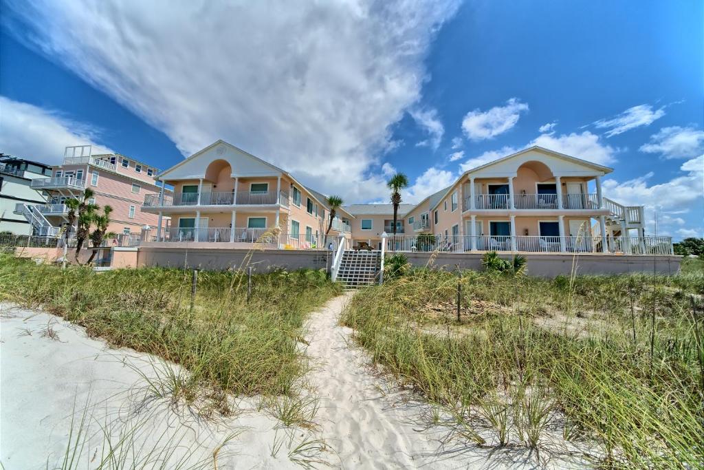 Pineapple Villas on Laguna Beach image