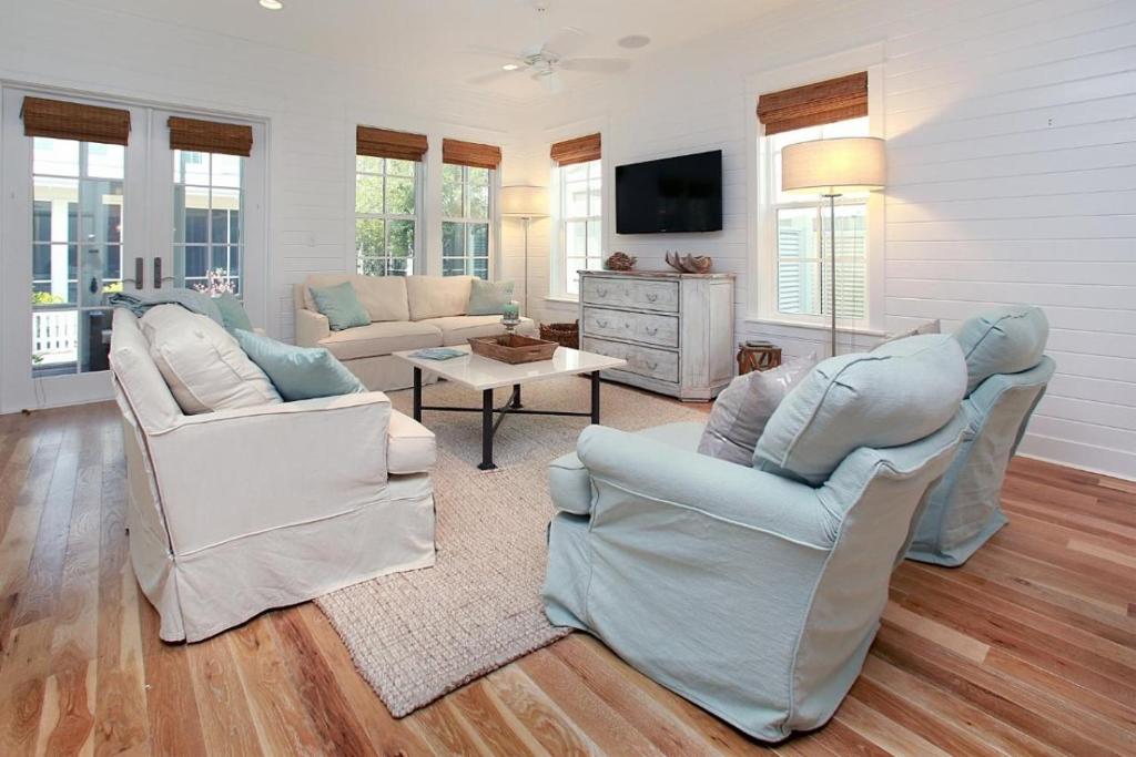 Southern Charm image