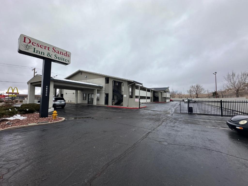 Desert Sands Inn & Suites image