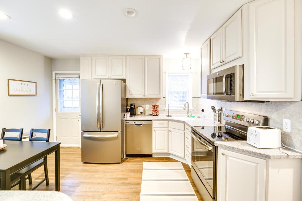 WFH-Friendly Home in Dearborn Dogs Welcome! photo 1