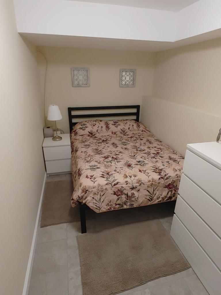 Guest house in a quiet peaceful area. image