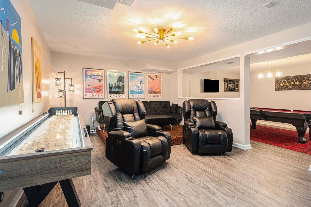 ATLAS - Whole House - 5BR 2BA - Hot Tub - Game Rooms - Theater - Fenced Backyard photo 1