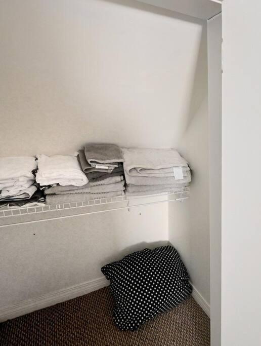 St. James Haven: 2-Bed & office photo 1