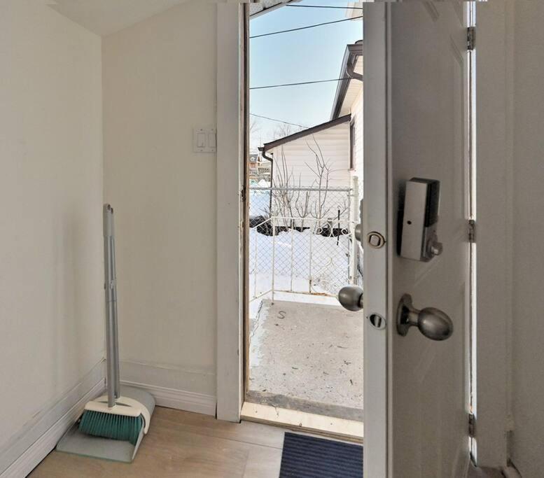 St. James Haven: 2-Bed & office photo 3