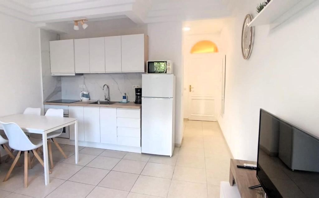 Newly renovated modern apartment in Orlando complex, Costa Adeje photo 3