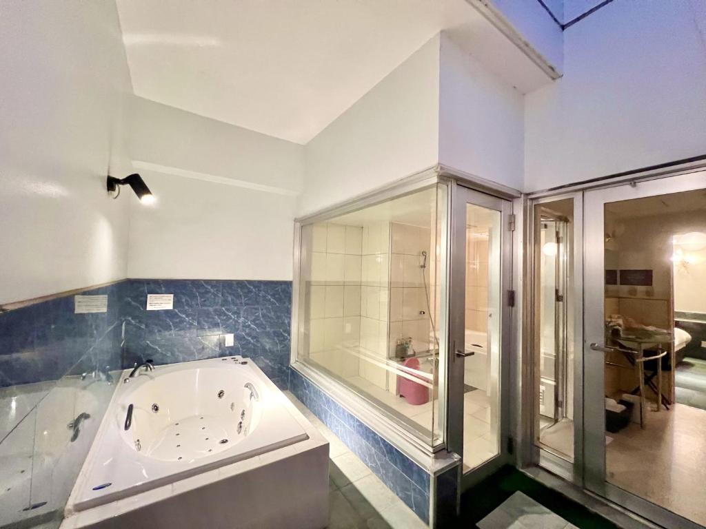 SKY Lmine Takeo LOVEHOTEL photo 4
