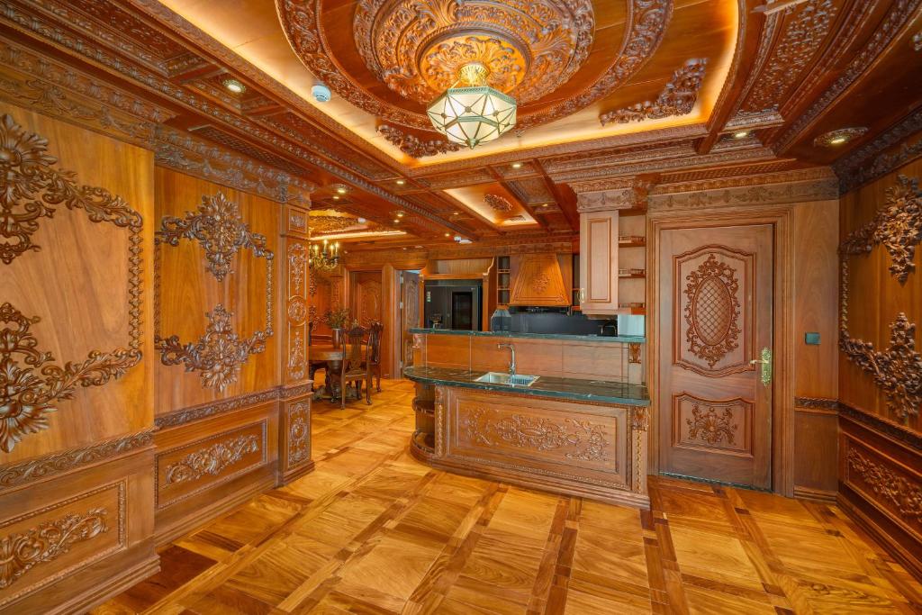 Monalisa Luxury Hotel