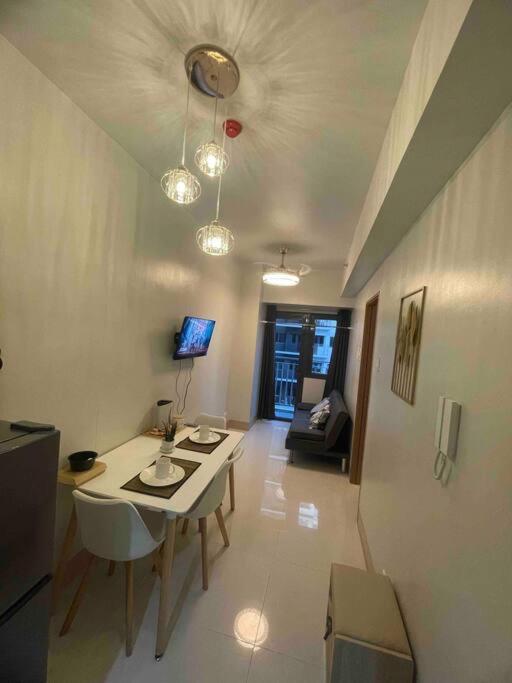 Mall of Asia Shore 3 near Airport Pasay Manila 1 Bedroom Wifi photo 4