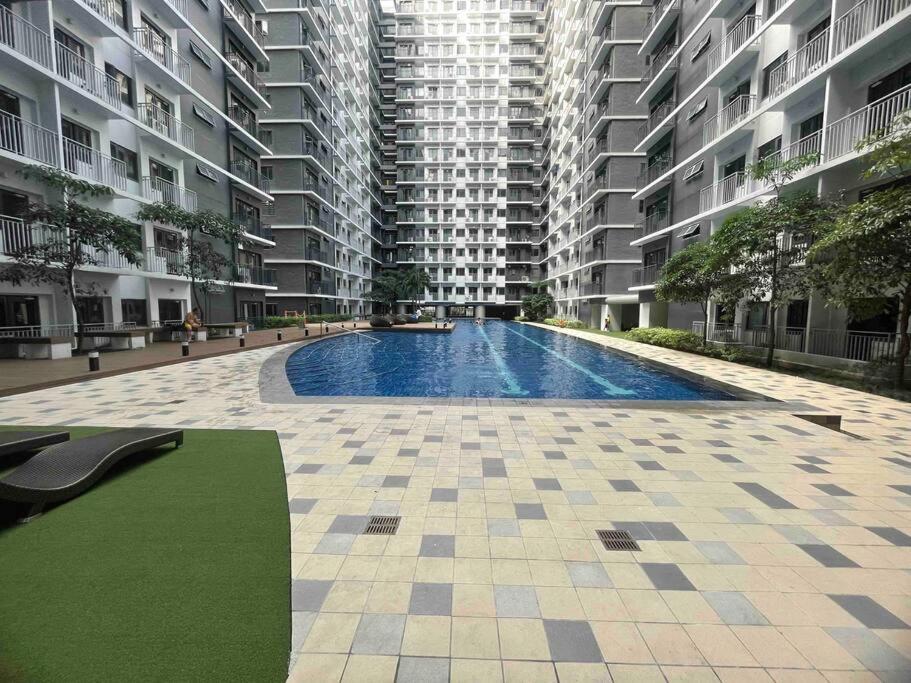 Mall of Asia Shore 3 near Airport Pasay Manila 1 Bedroom Wifi