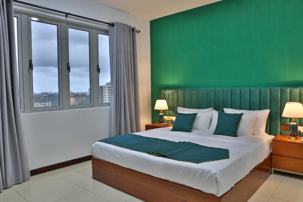 EMERALD@On320 photo 3