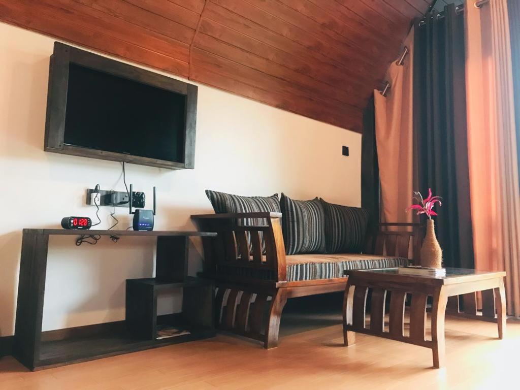 Water Side Cabin photo 4