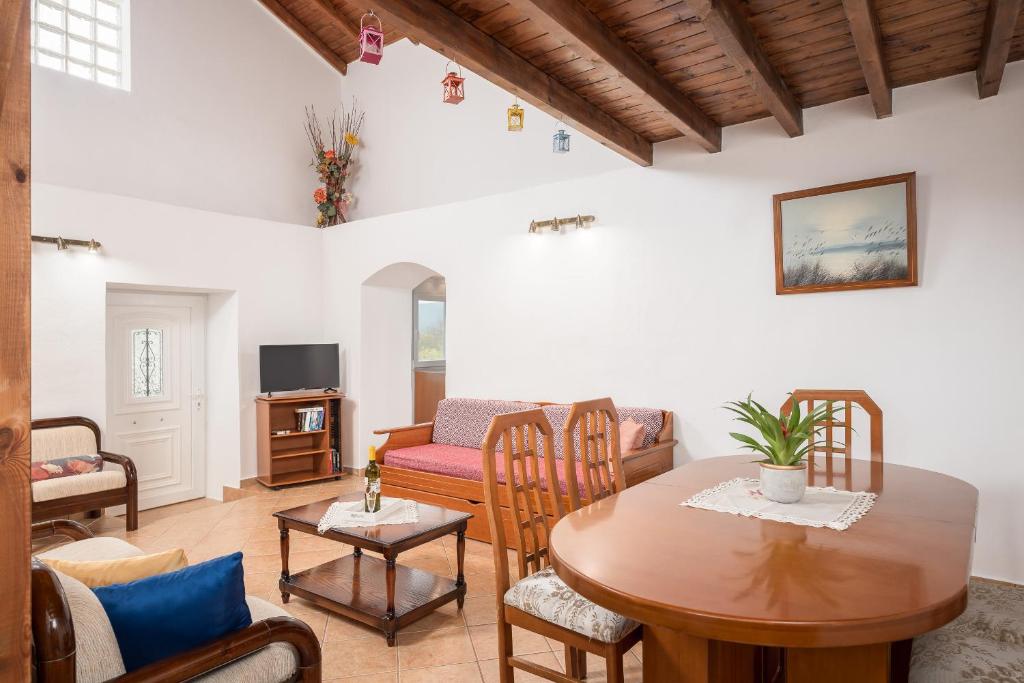 Holiday house with sea view and private garden photo 3
