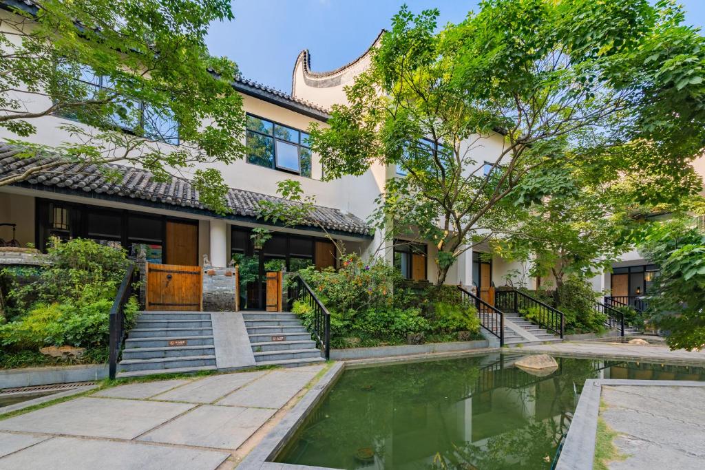 Shenzhen OCT Gankeng Ancient Town Phoenix Hakka Hotel - Tap to explore photos