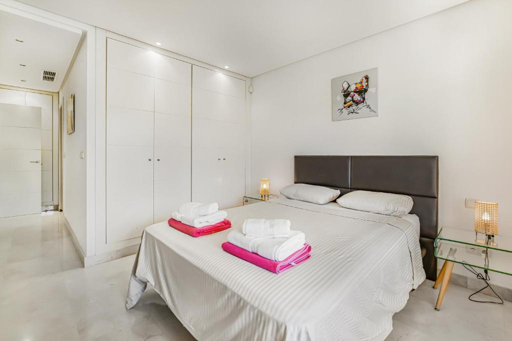 Vista Real - 1 Bedroom Apartment by Finest Rentals - Tap to explore photos