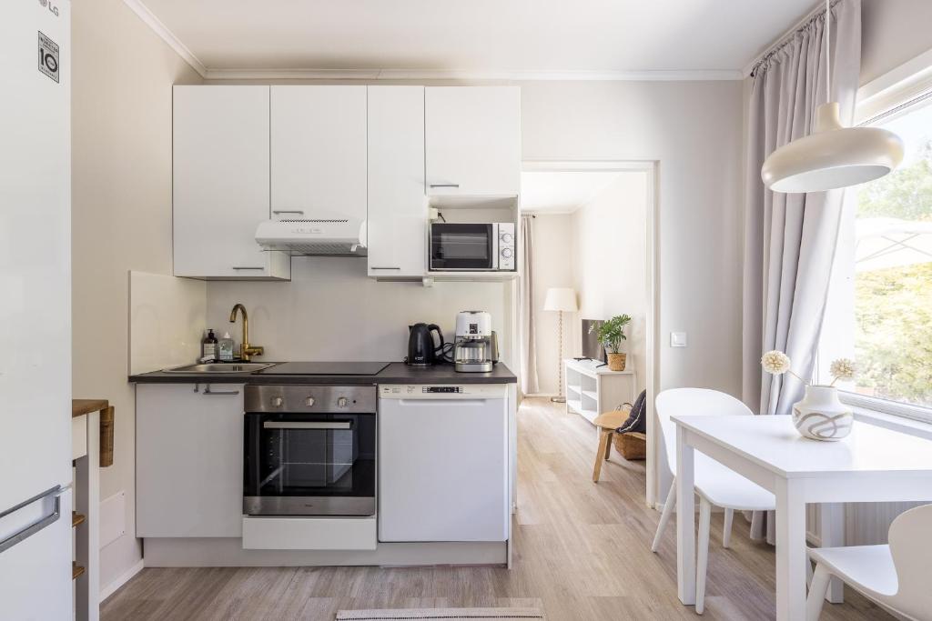 Comfy flat with AC, free parking&1 min to bus stop photo 2
